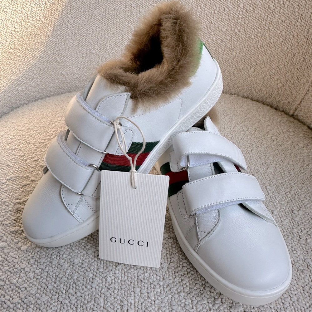 GUCCI kids Ace leather sneaker with faux fur. Size 32